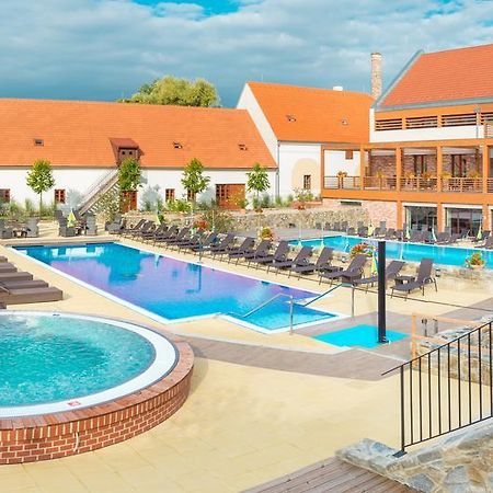 Hotel Zamek Valec Vladislav Luaran gambar
