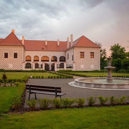 Hotel Zamek Valec Vladislav Luaran gambar