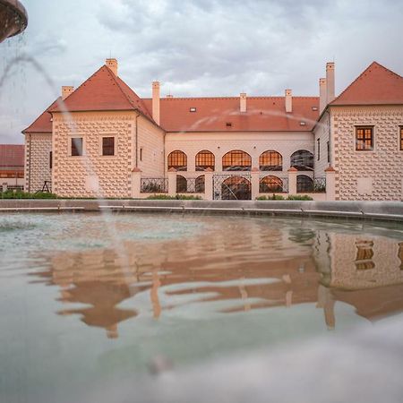 Hotel Zamek Valec Vladislav Luaran gambar
