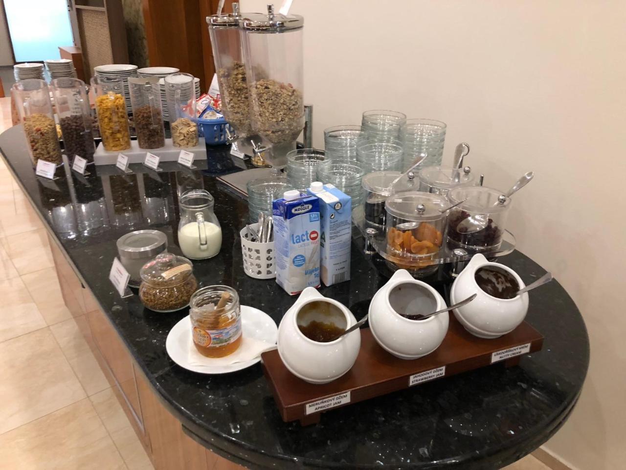 Hotel Zamek Valec Vladislav Luaran gambar