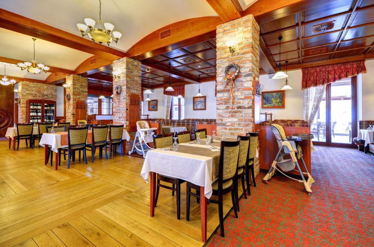 Hotel Zamek Valec Vladislav Luaran gambar