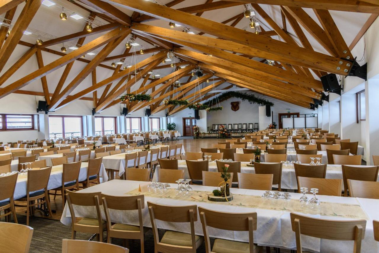 Hotel Zamek Valec Vladislav Luaran gambar