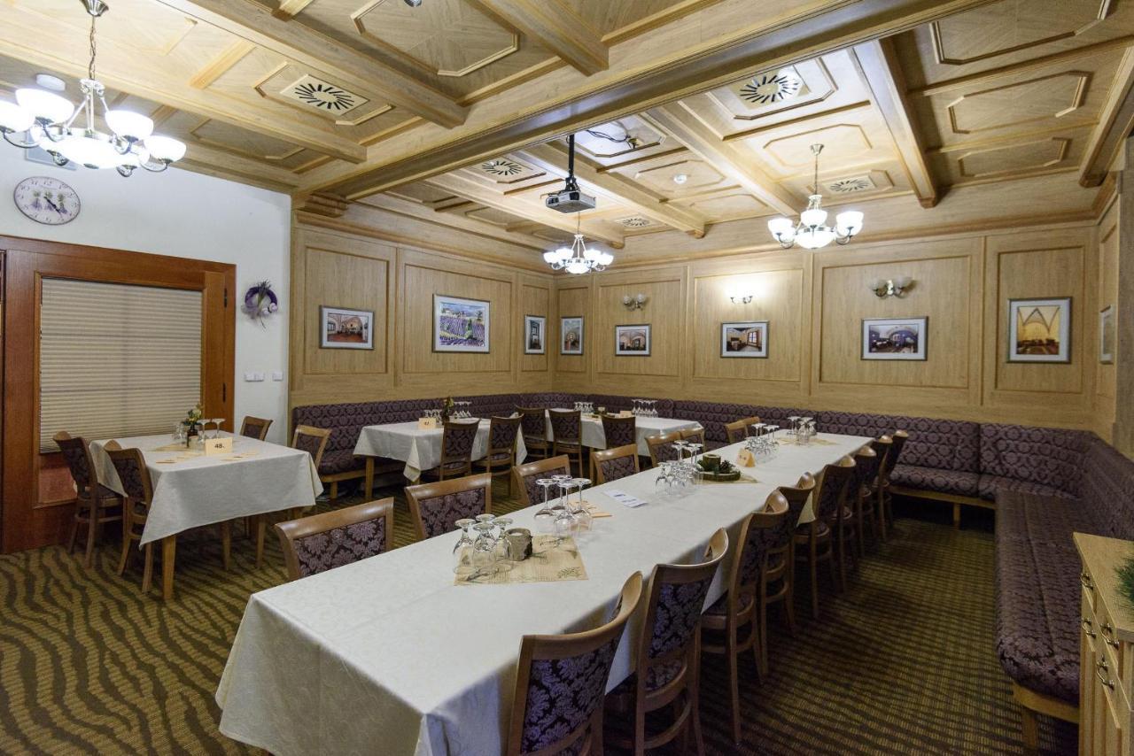 Hotel Zamek Valec Vladislav Luaran gambar