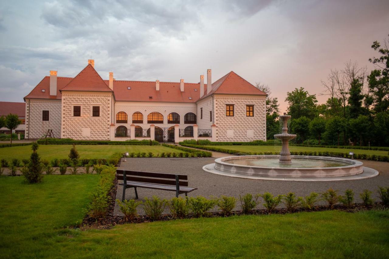 Hotel Zamek Valec Vladislav Luaran gambar